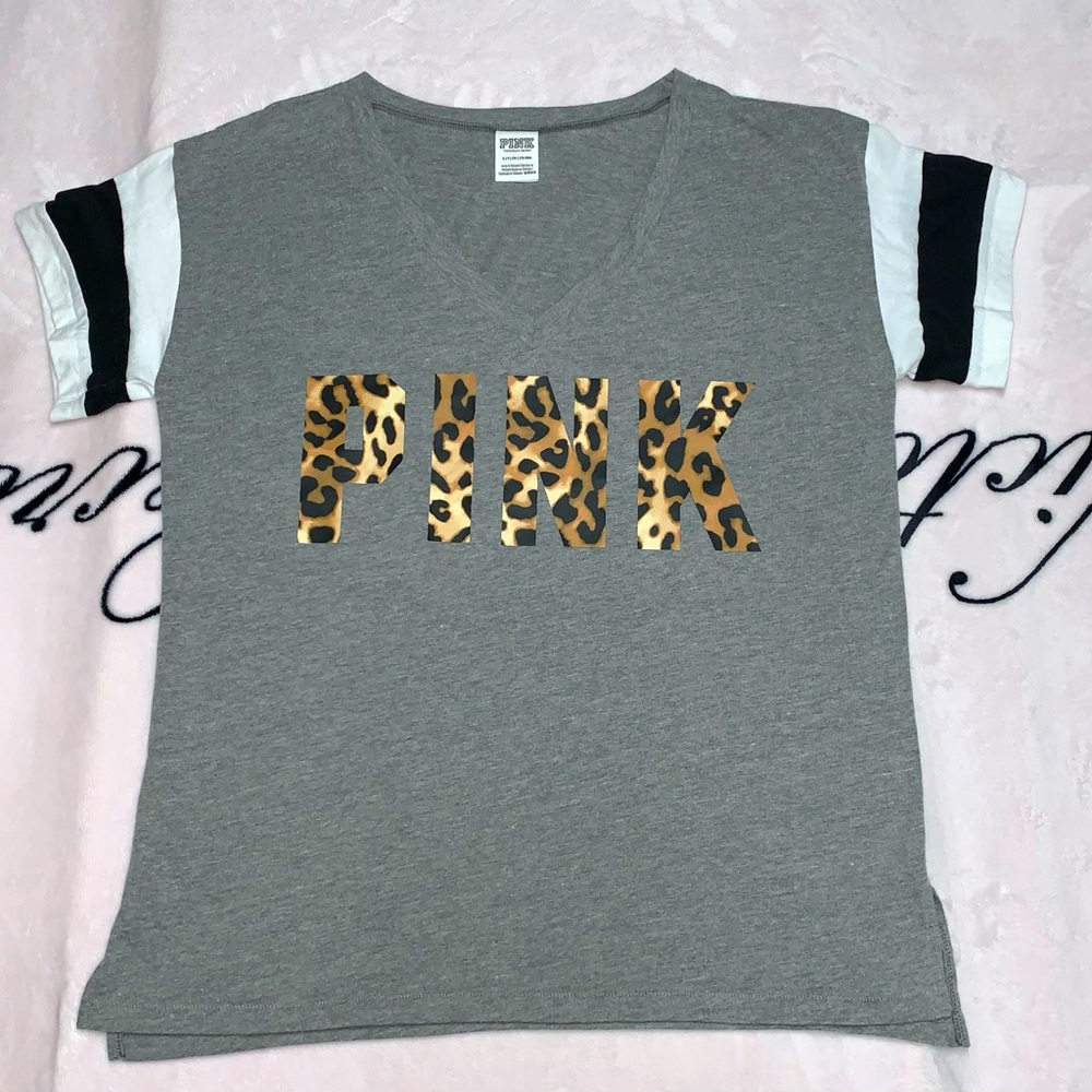 🛍️2/$25🛍️ PINK Leopard Print Campus Tee